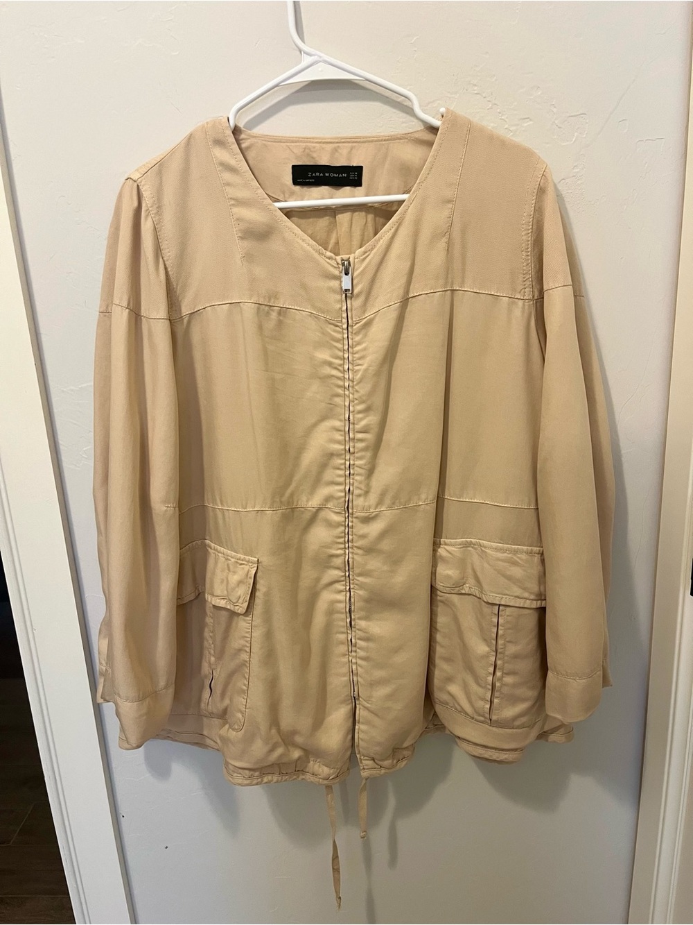 Zara Light Weight Beige Utility Zip Front Jacket With Drawstring and Pockets